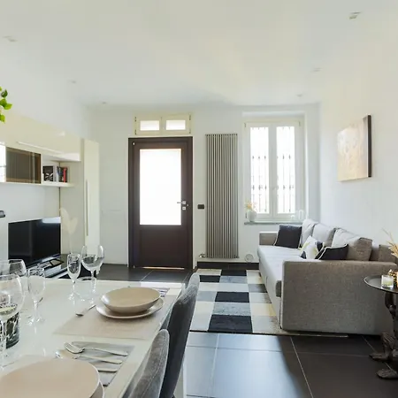 아파트 Stylish Porta Venezia - Bright With Jacuzzi