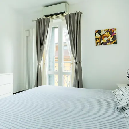 Stylish Porta Venezia - Bright With Jacuzzi Апартаменты